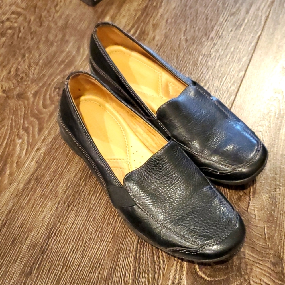 Naturalizer Size 7 Black Slip on Loafers